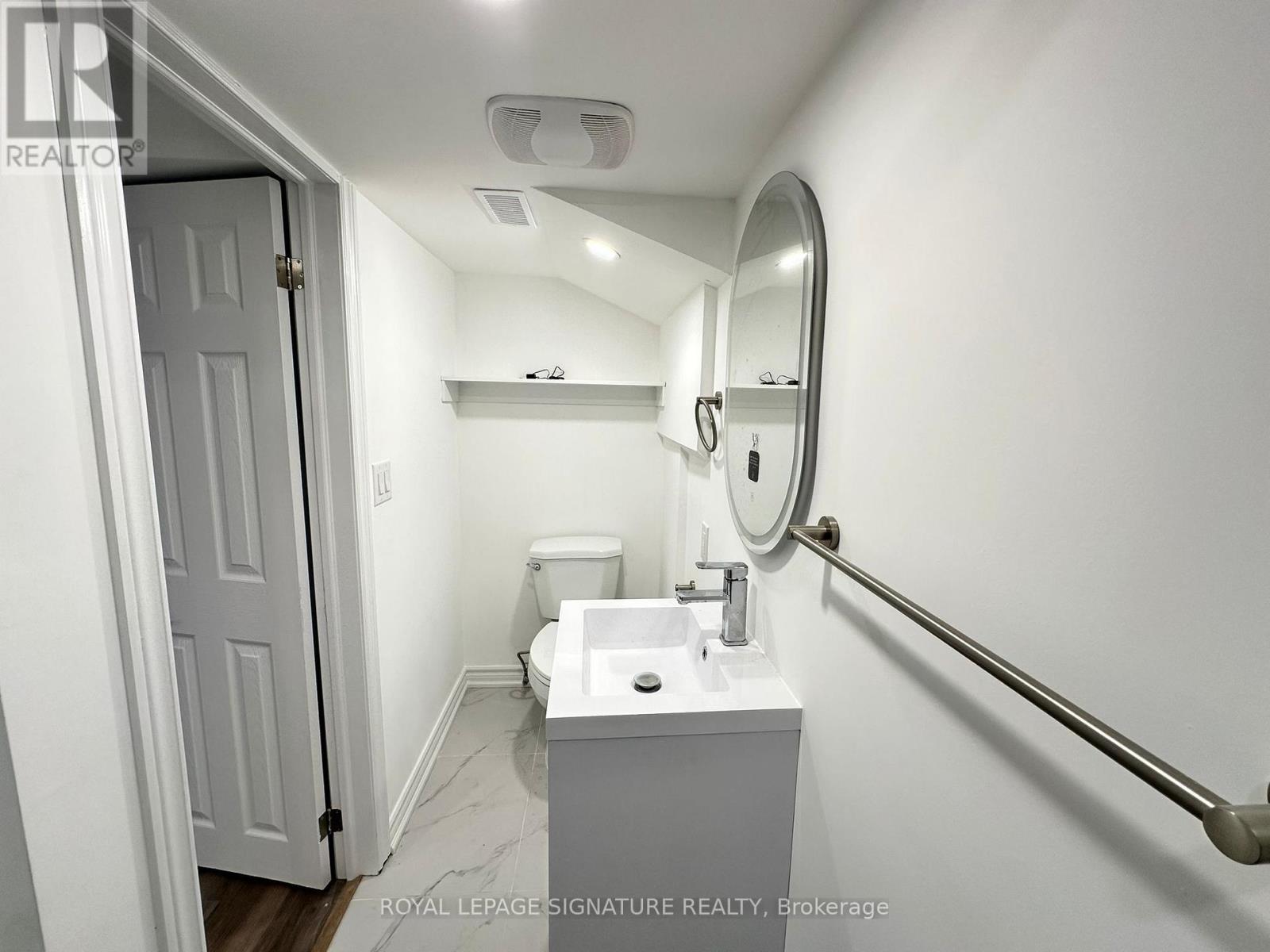 Lower - 17 Tamarisk Drive, Toronto (West Humber-Clairville), Ontario  M9V 1S2 - Photo 9 - W12637662