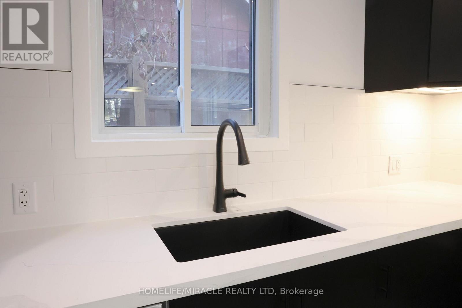 Grdn Suite - 67 Oakmount Road, Toronto, Ontario  M6P 2M3 - Photo 10 - W12637684