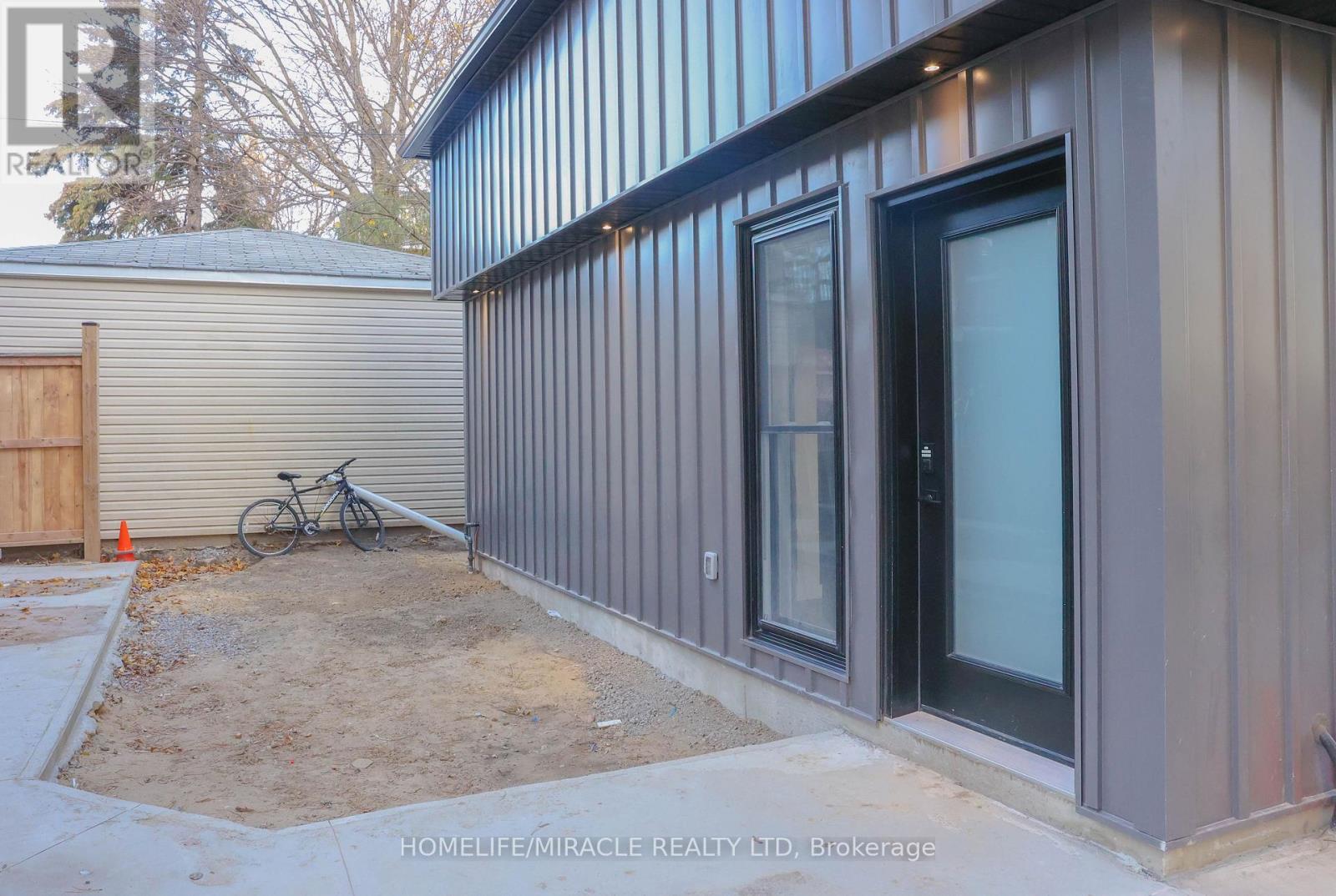 Grdn Suite - 67 Oakmount Road, Toronto, Ontario  M6P 2M3 - Photo 5 - W12637684