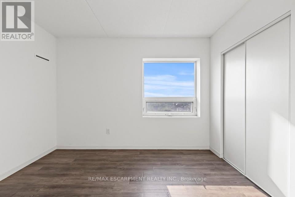 910 - 220 Cannon Street E, Hamilton (Beasley), Ontario  L8L 2B1 - Photo 4 - X12637674