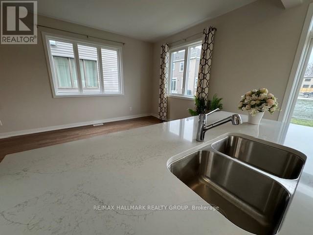 521 Galanthus Walk, Ottawa, Ontario  K2W 0N3 - Photo 23 - X12559898