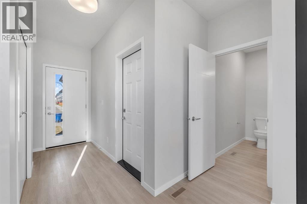 800 South Point Heath Sw, Airdrie, Alberta  T4B 5M7 - Photo 4 - A2267574