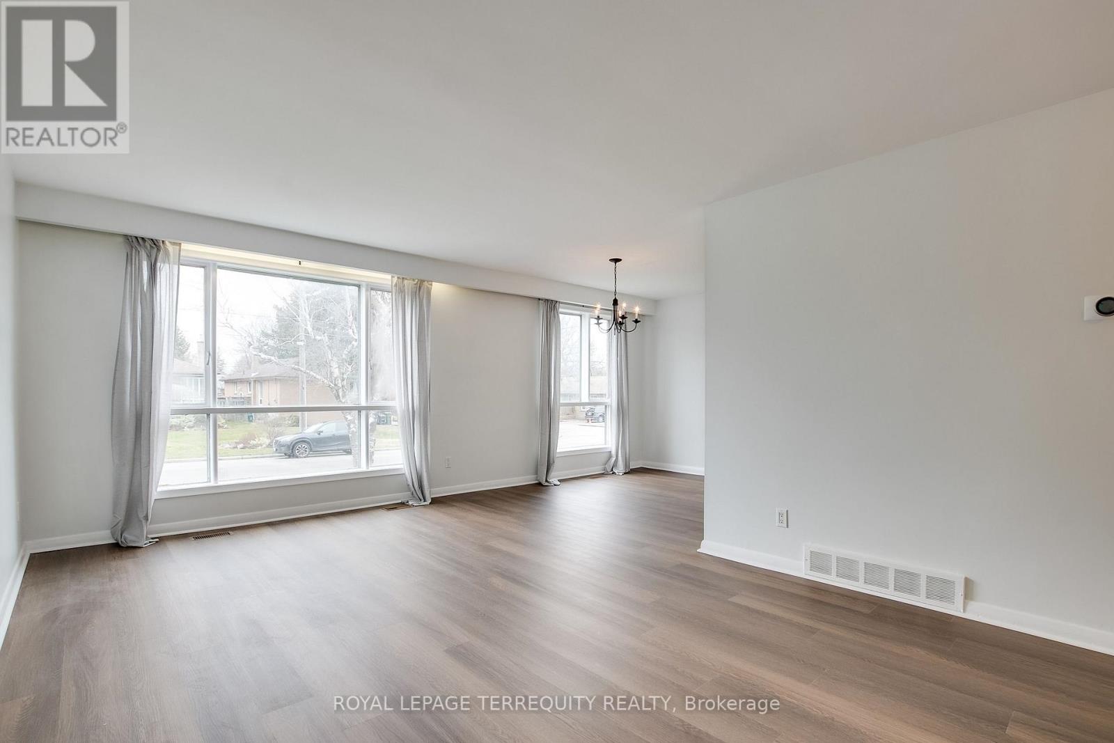 93 Searle Avenue, Toronto, Ontario  M3H 4A8 - Photo 4 - C12637426