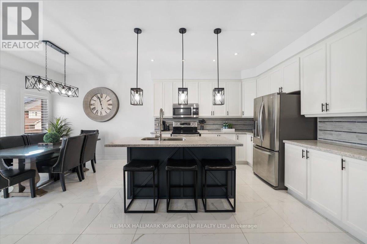 28 West Park Avenue, Bradford West Gwillimbury, Ontario L3Z 0A8 - Photo 17 - N12371375