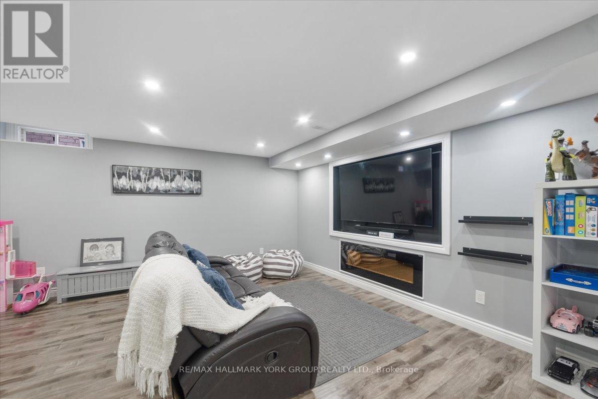 28 West Park Avenue, Bradford West Gwillimbury, Ontario L3Z 0A8 - Photo 35 - N12371375