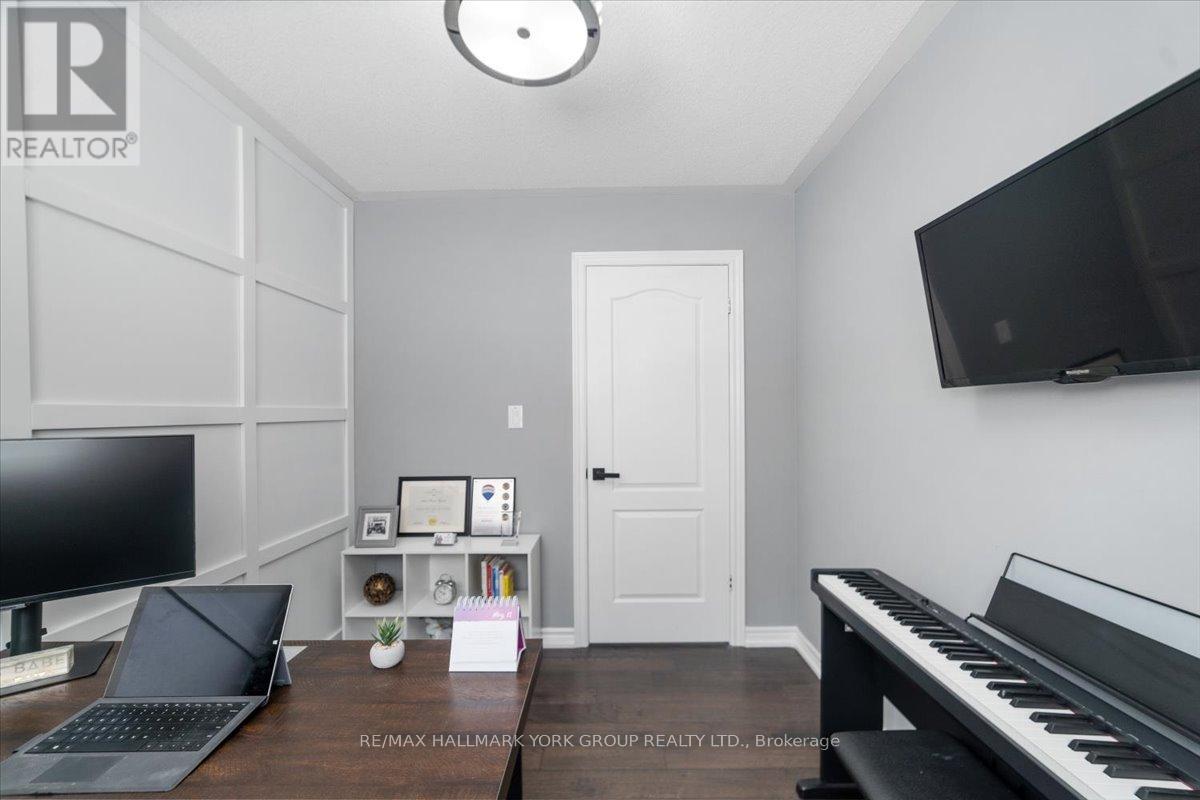 28 West Park Avenue, Bradford West Gwillimbury, Ontario L3Z 0A8 - Photo 27 - N12371375