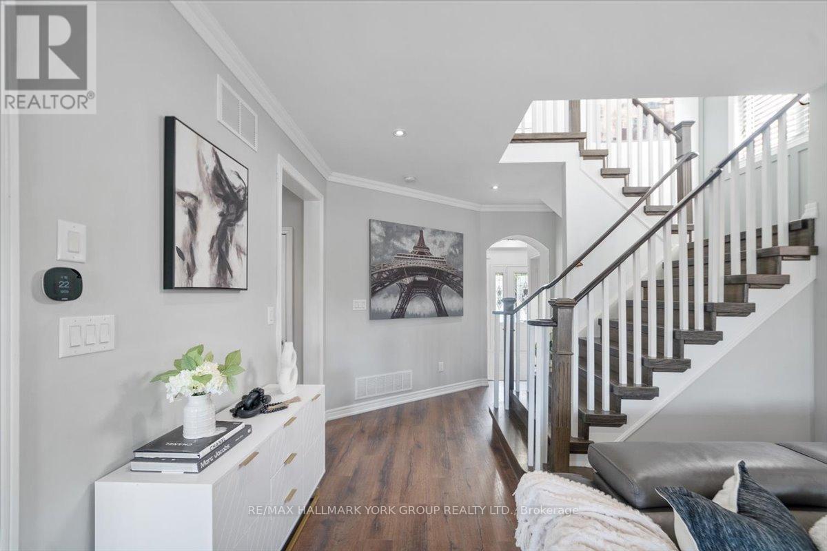 28 West Park Avenue, Bradford West Gwillimbury, Ontario L3Z 0A8 - Photo 5 - N12371375