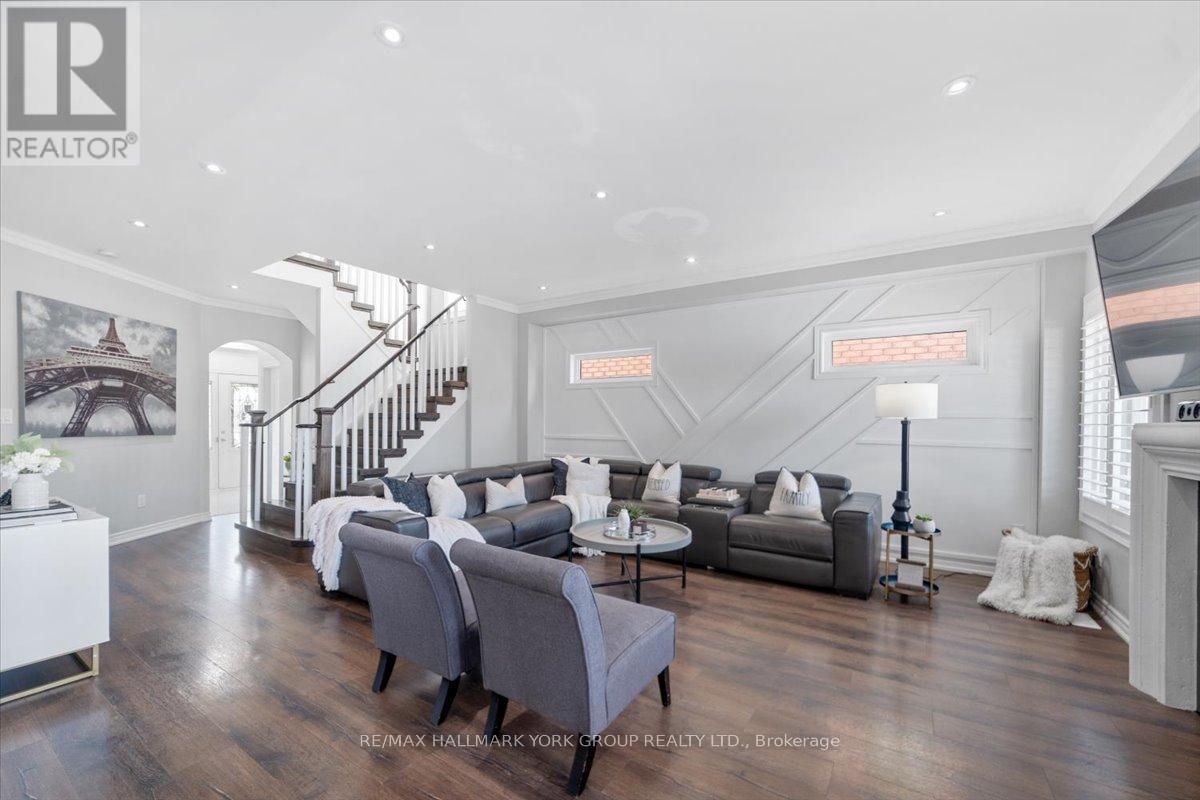 28 West Park Avenue, Bradford West Gwillimbury, Ontario L3Z 0A8 - Photo 7 - N12371375