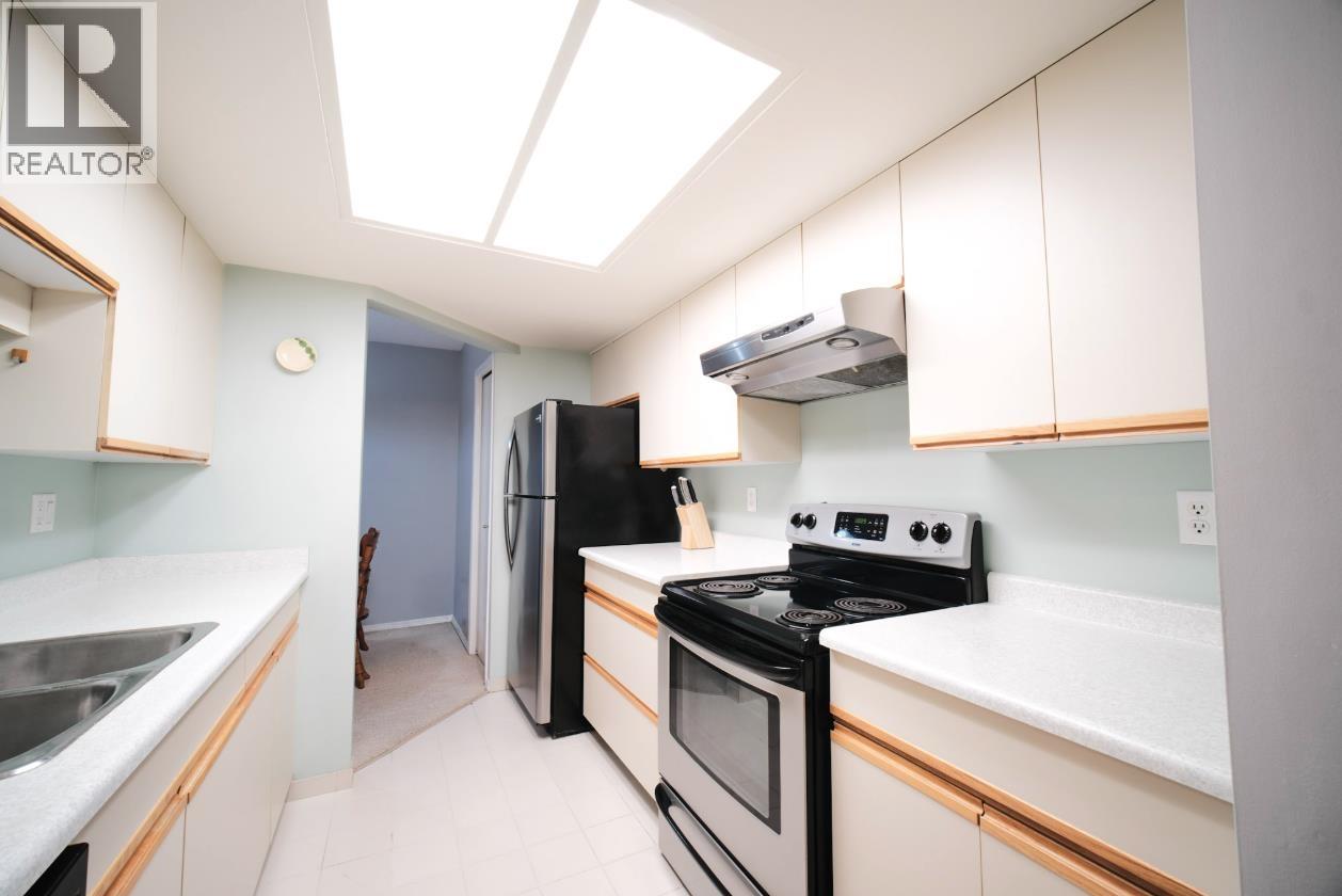 411 2915 Glen Drive, Coquitlam, British Columbia  V3B 7H8 - Photo 3 - R3074231