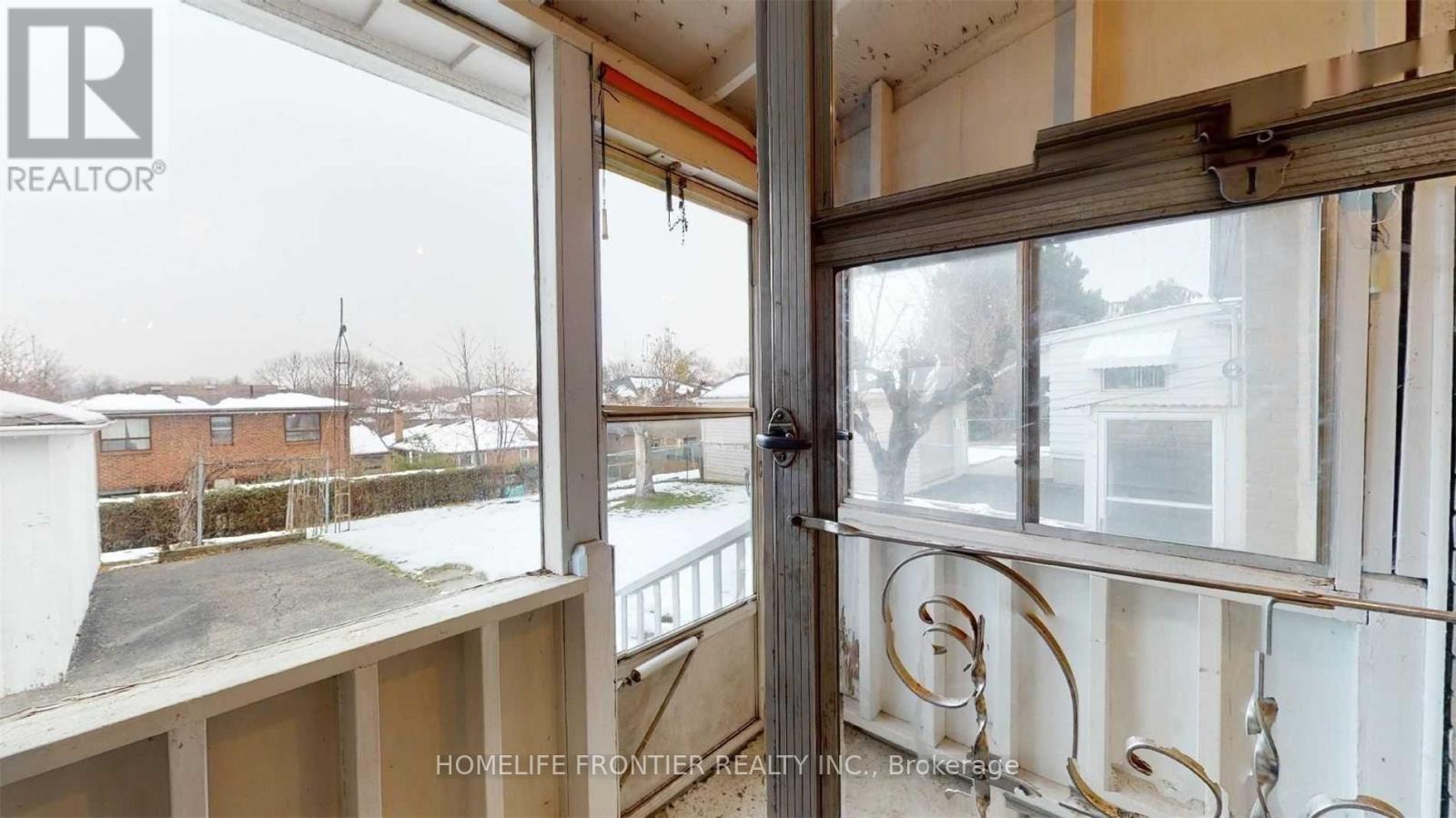 Main - 184 Calvington Drive, Toronto, Ontario  M3M 2M9 - Photo 10 - W12637698