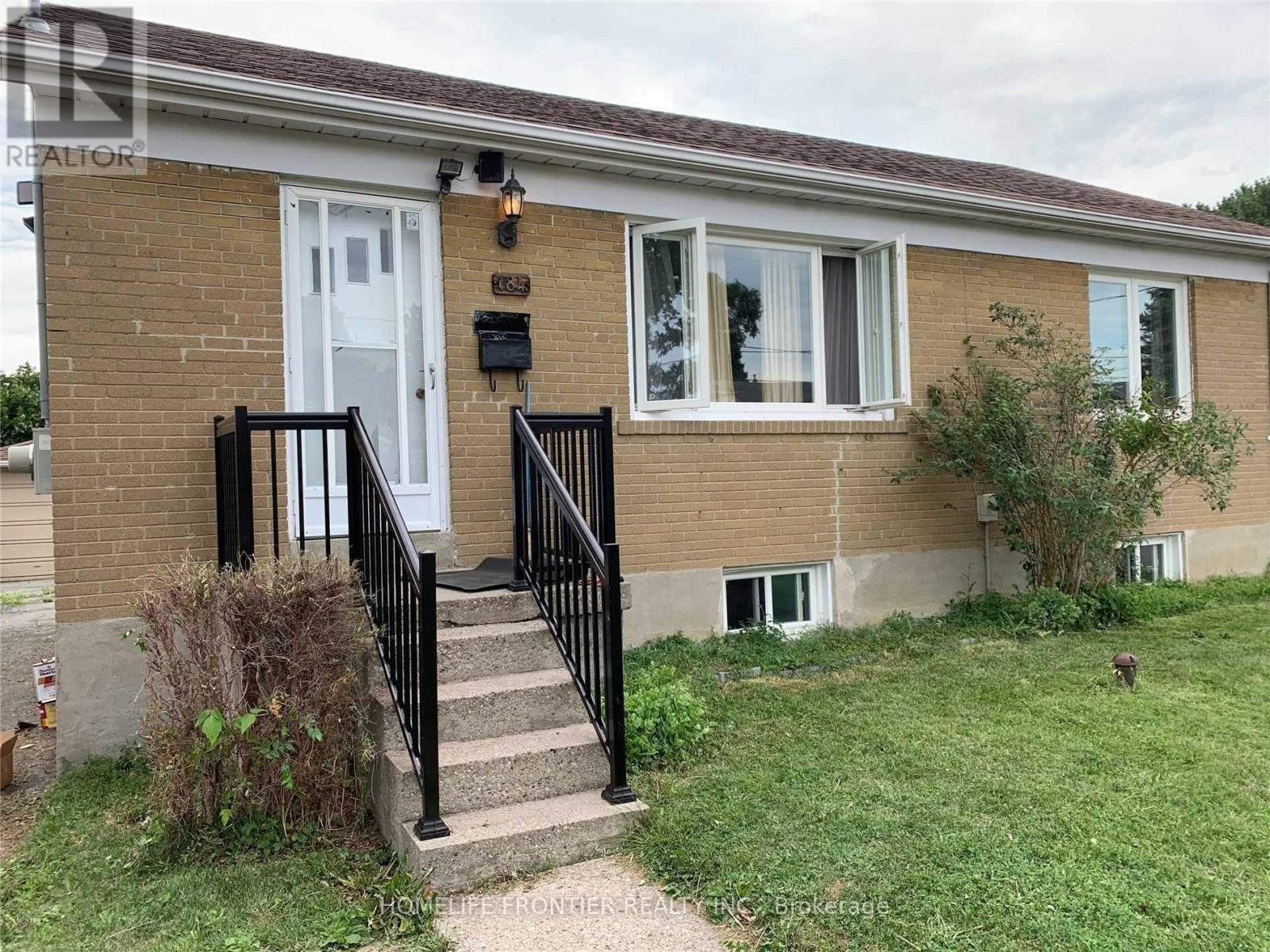 Main - 184 Calvington Drive, Toronto, Ontario  M3M 2M9 - Photo 2 - W12637698