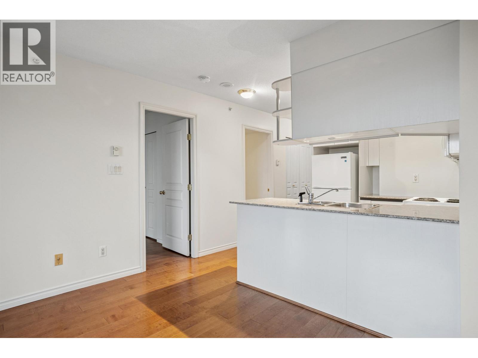 2409 1189 Howe Street, Vancouver, British Columbia  V6Z 2X4 - Photo 7 - R3074240