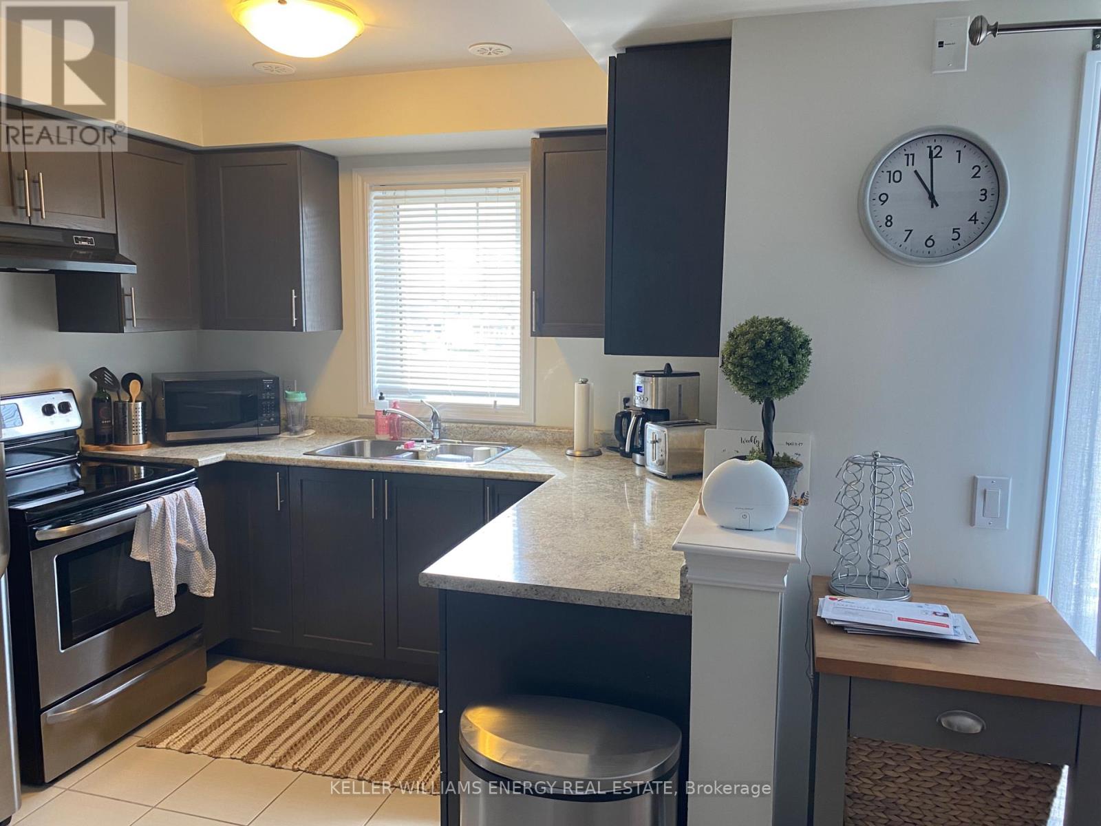 102 Tabaret Crescent, Oshawa, Ontario  L1G 0G5 - Photo 4 - E12637754