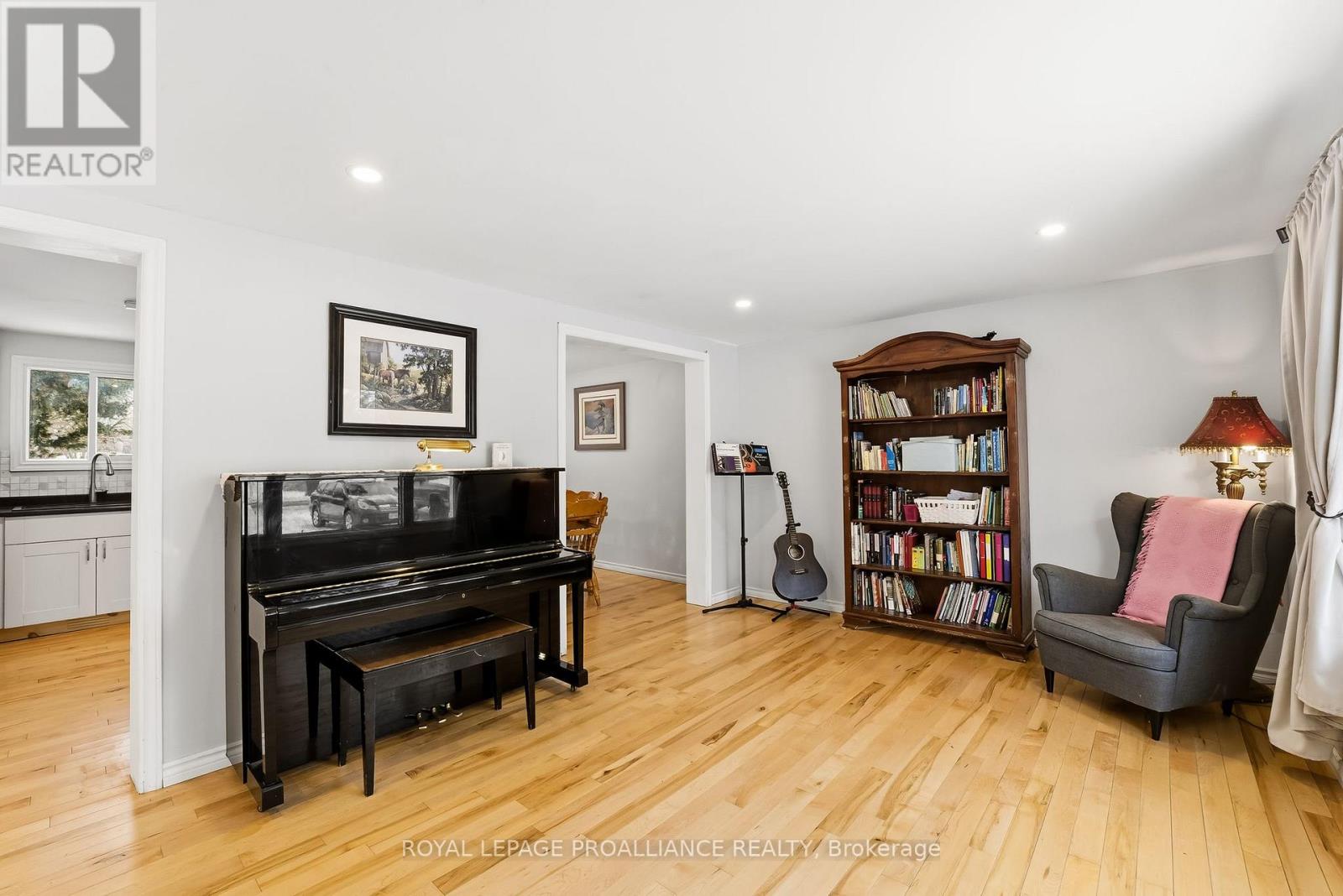 17 Chrisval Avenue, Quinte West, Ontario  K8V 5P7 - Photo 15 - X12637756