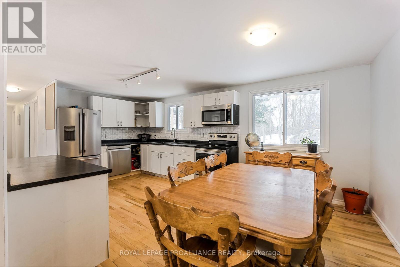 17 Chrisval Avenue, Quinte West, Ontario  K8V 5P7 - Photo 17 - X12637756