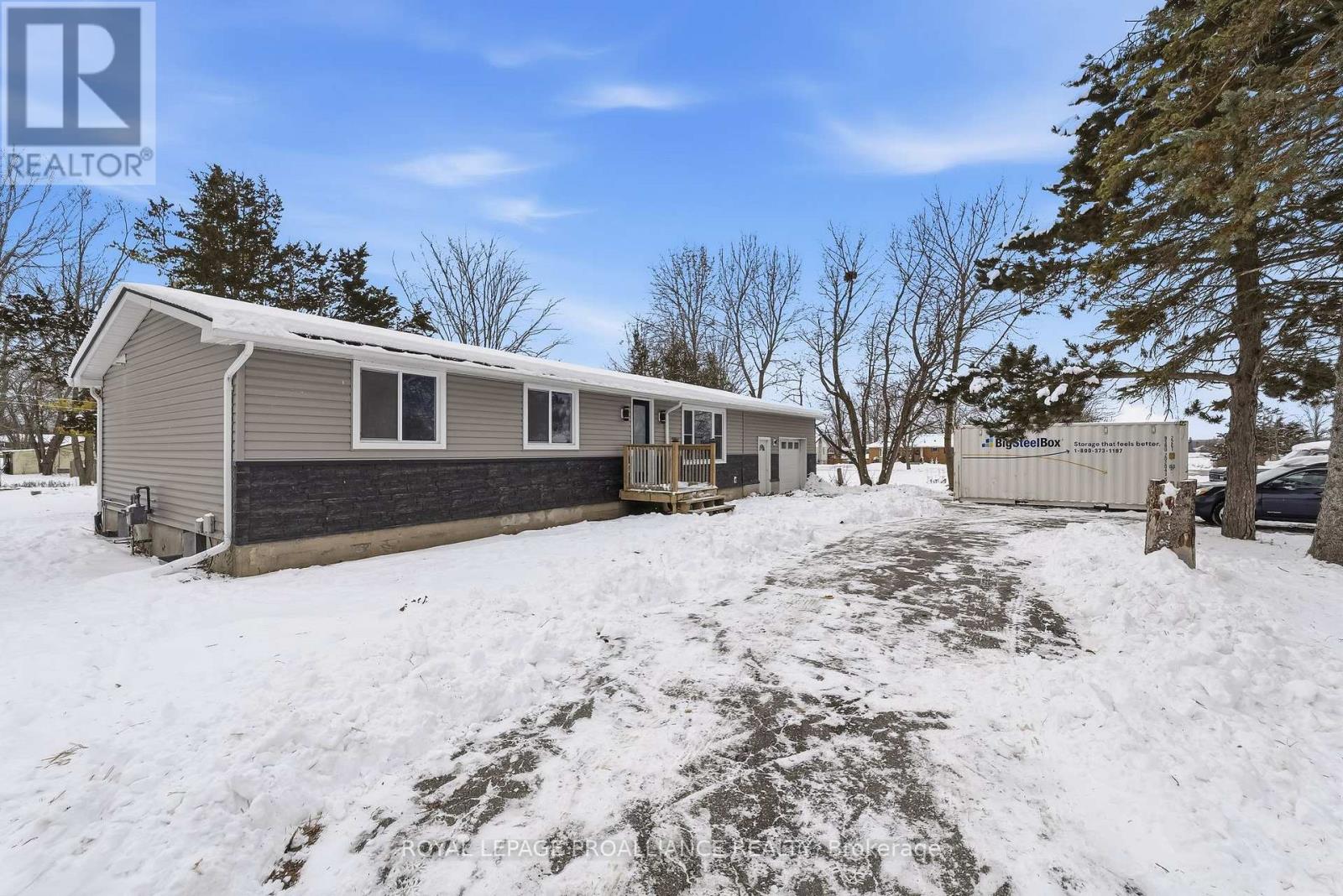 17 Chrisval Avenue, Quinte West, Ontario  K8V 5P7 - Photo 2 - X12637756