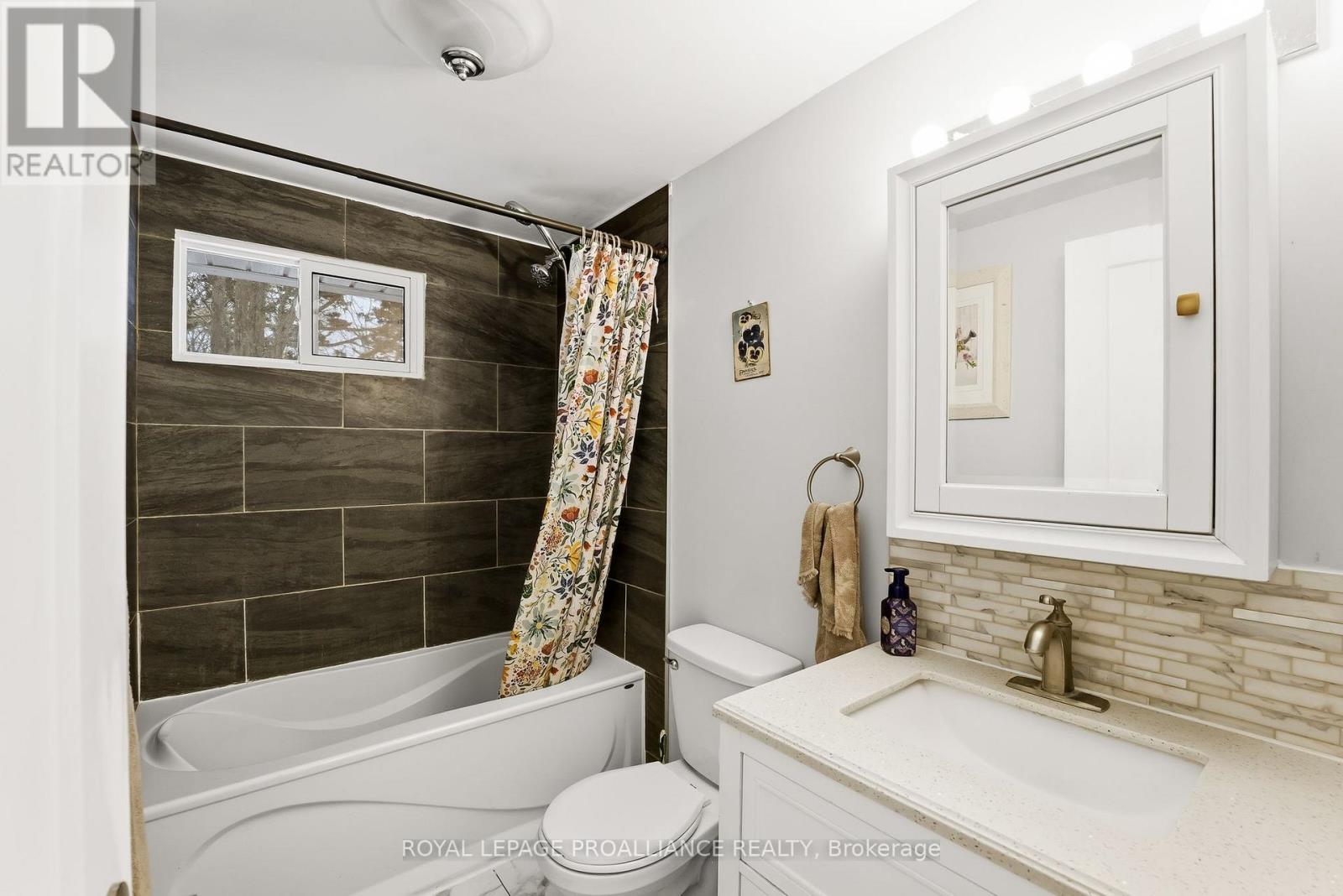 17 Chrisval Avenue, Quinte West, Ontario  K8V 5P7 - Photo 30 - X12637756