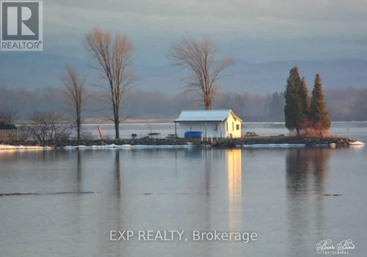 NIL CLARK ISLAND, South Glengarry, Ontario