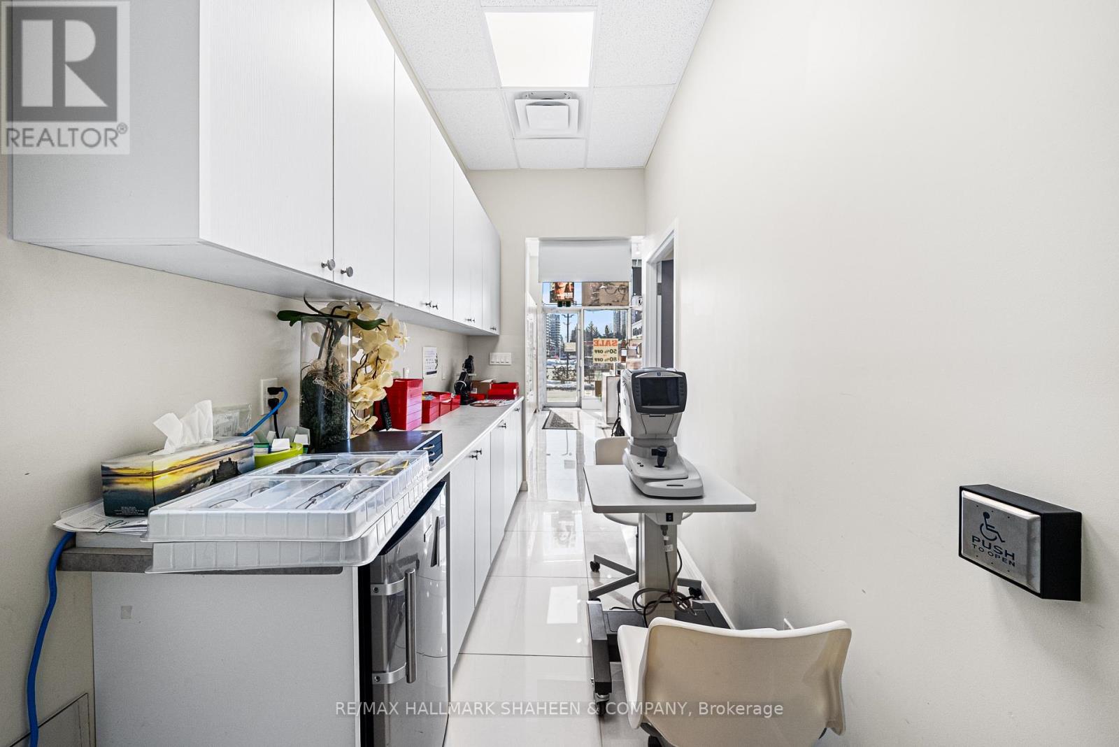 B10 - 9610 Yonge Street, Richmond Hill, Ontario  L4C 1V6 - Photo 9 - N12637748