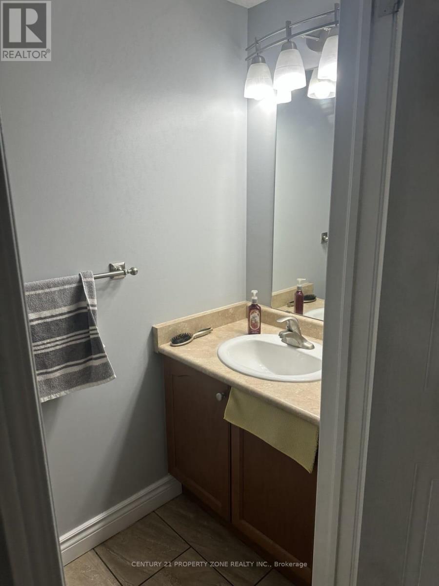 30 Brookfield Crescent, Kitchener, Ontario  N2E 0A7 - Photo 11 - X12637744