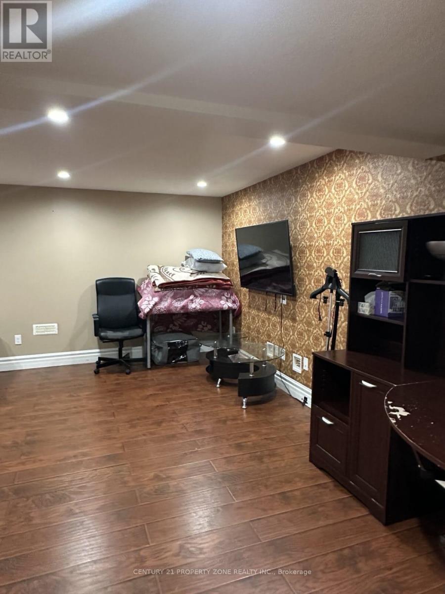 30 Brookfield Crescent, Kitchener, Ontario  N2E 0A7 - Photo 4 - X12637744