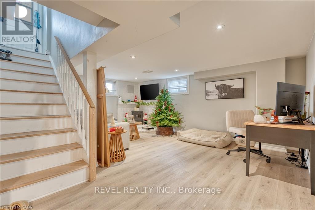 99 East 36th Street, Hamilton (Raleigh), Ontario  L8V 3Z2 - Photo 24 - X12637764