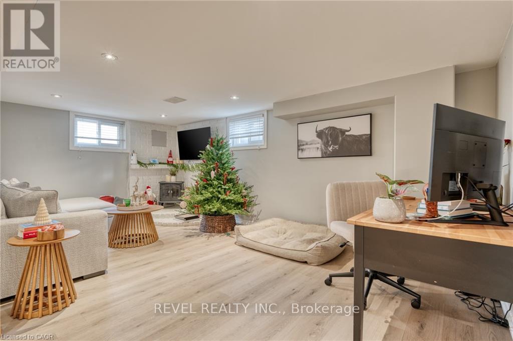 99 East 36th Street, Hamilton (Raleigh), Ontario  L8V 3Z2 - Photo 25 - X12637764