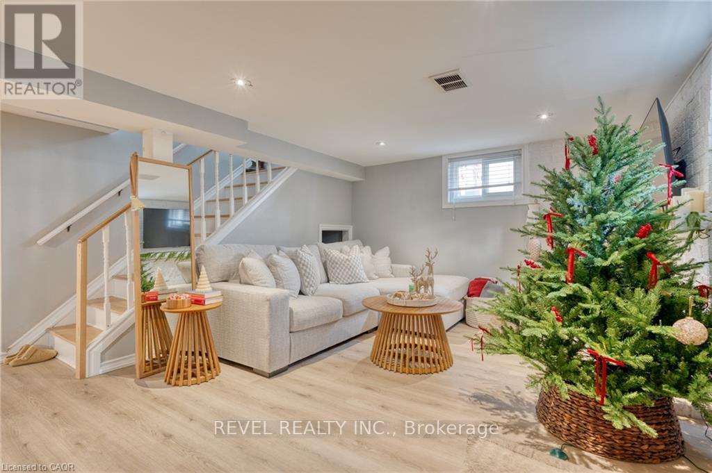 99 East 36th Street, Hamilton (Raleigh), Ontario  L8V 3Z2 - Photo 26 - X12637764