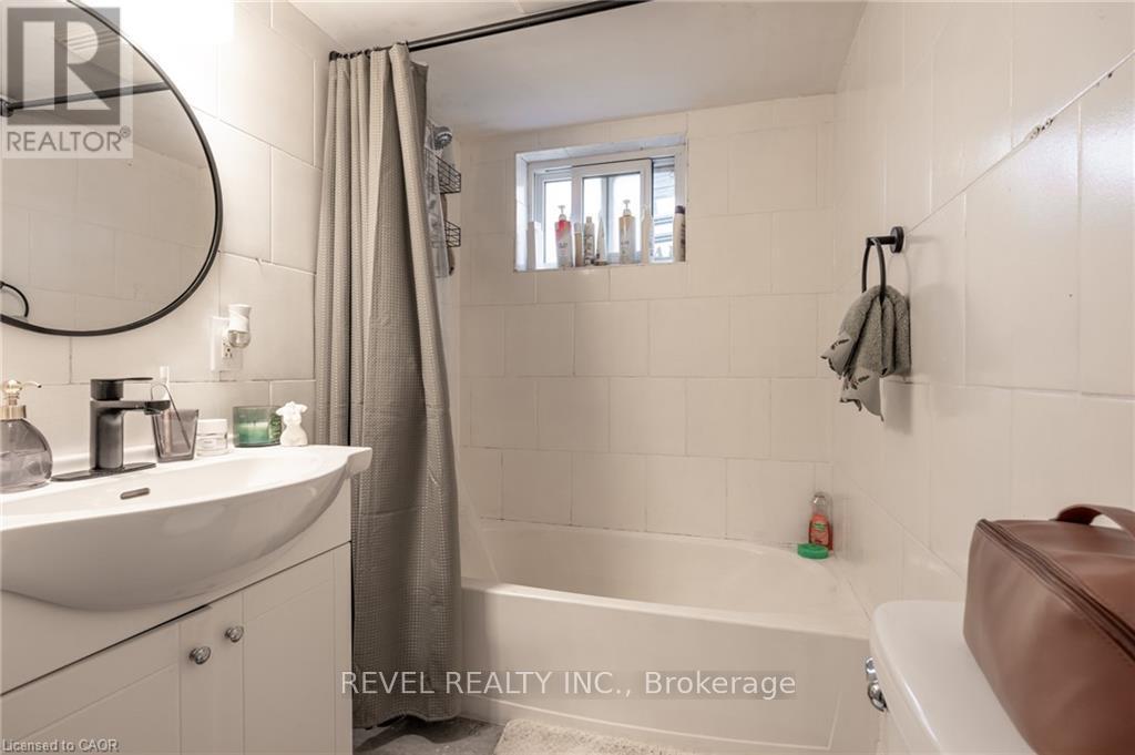 99 East 36th Street, Hamilton (Raleigh), Ontario  L8V 3Z2 - Photo 34 - X12637764