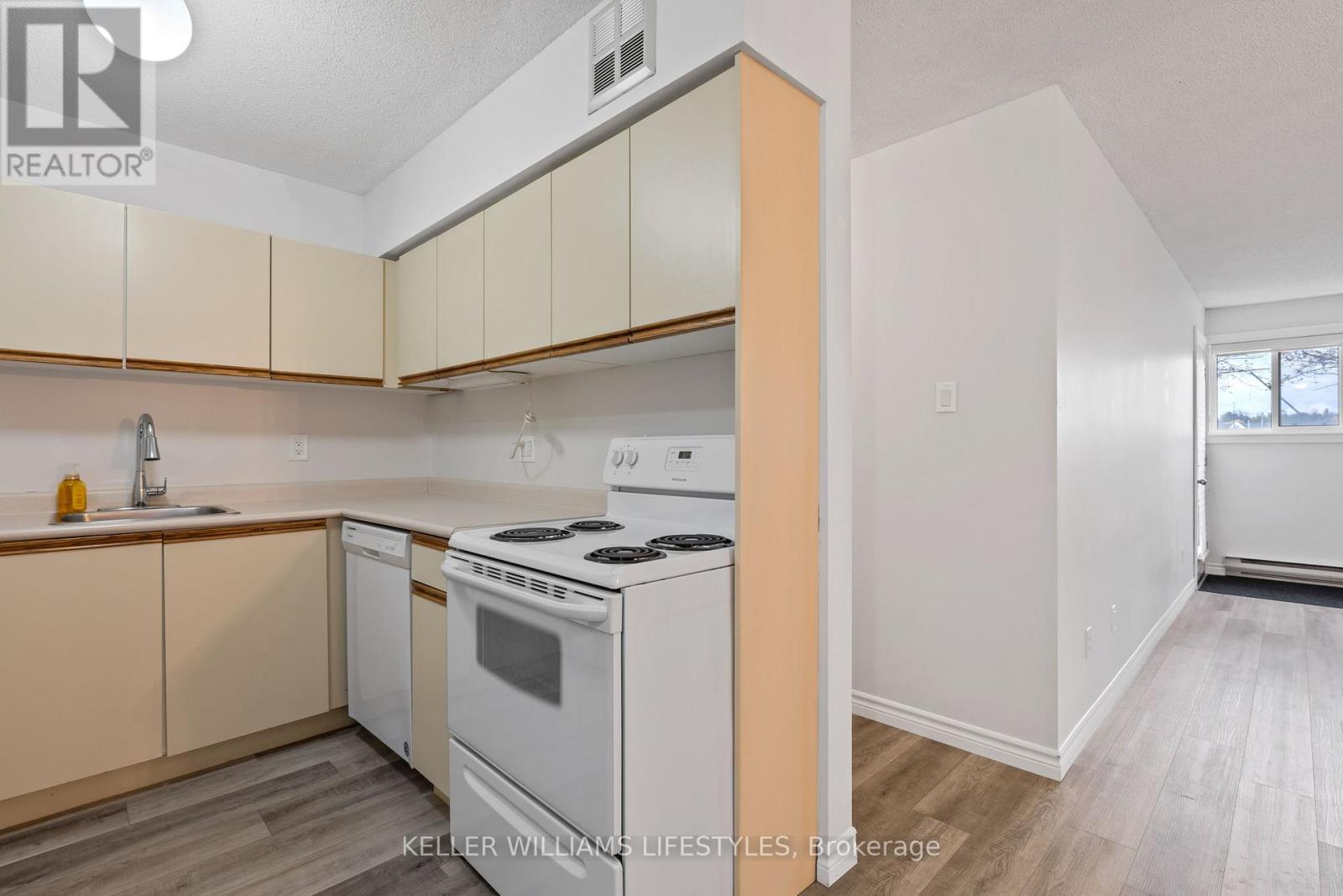 105 - 15 Jacksway Crescent, London North, Ontario  N5X 3T8 - Photo 11 - X12637768