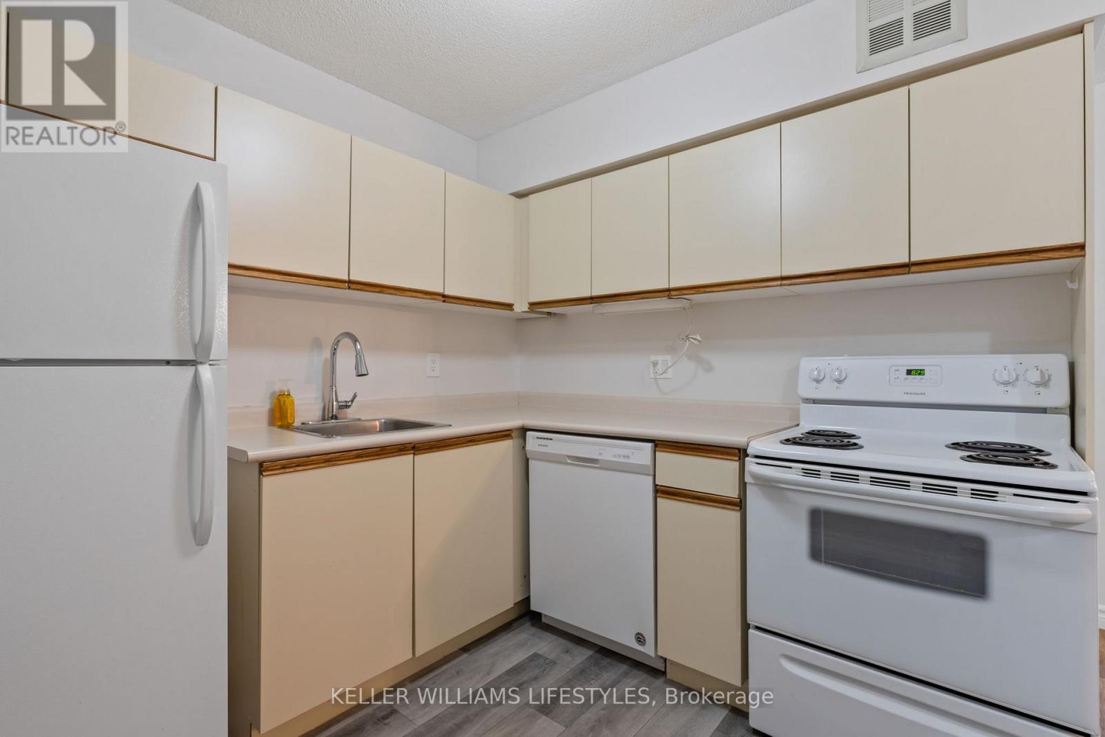 105 - 15 Jacksway Crescent, London North, Ontario  N5X 3T8 - Photo 12 - X12637768