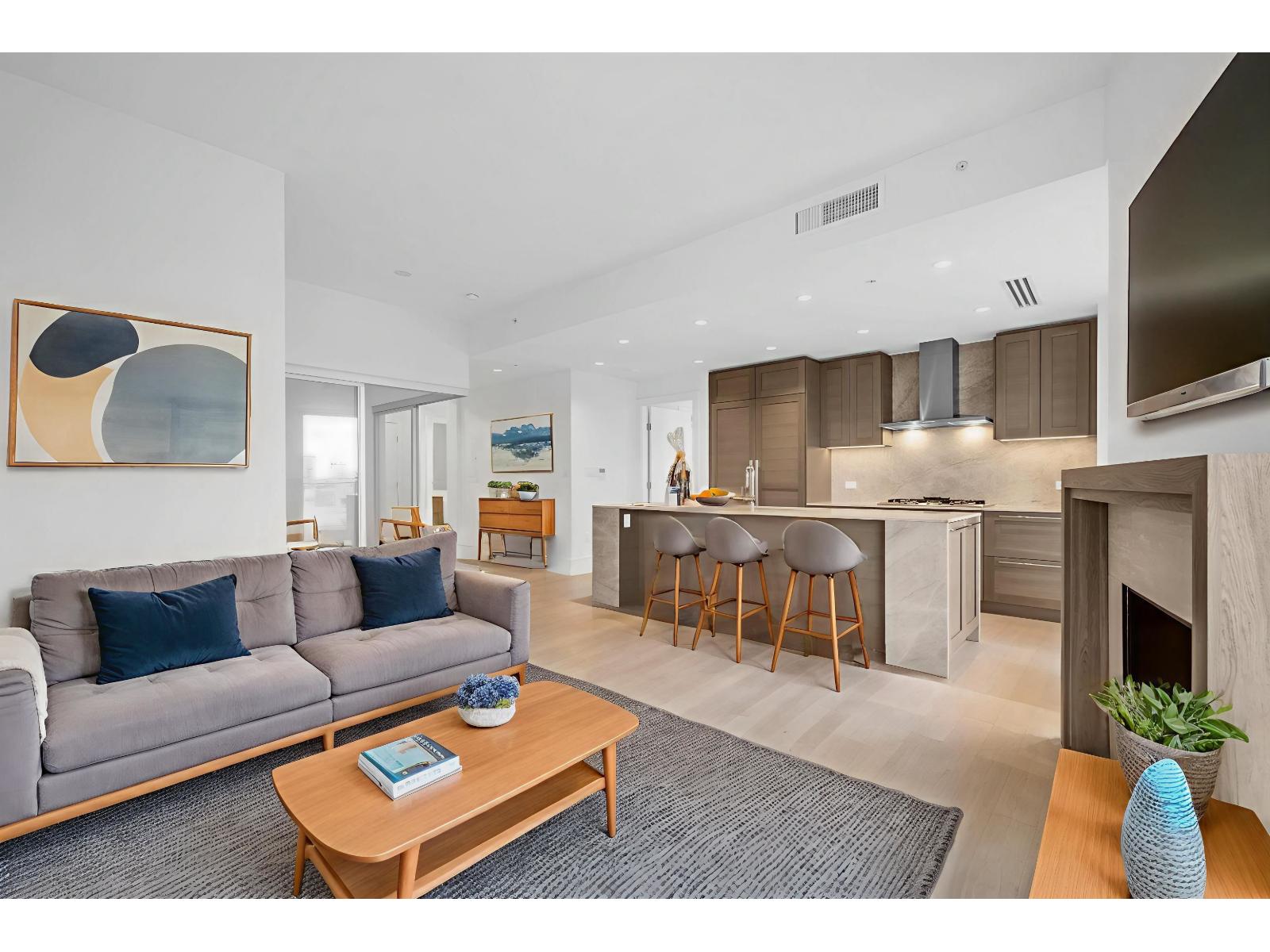 804 1500 Martin Street, White Rock, British Columbia  V4B 0C2 - Photo 2 - R3074251