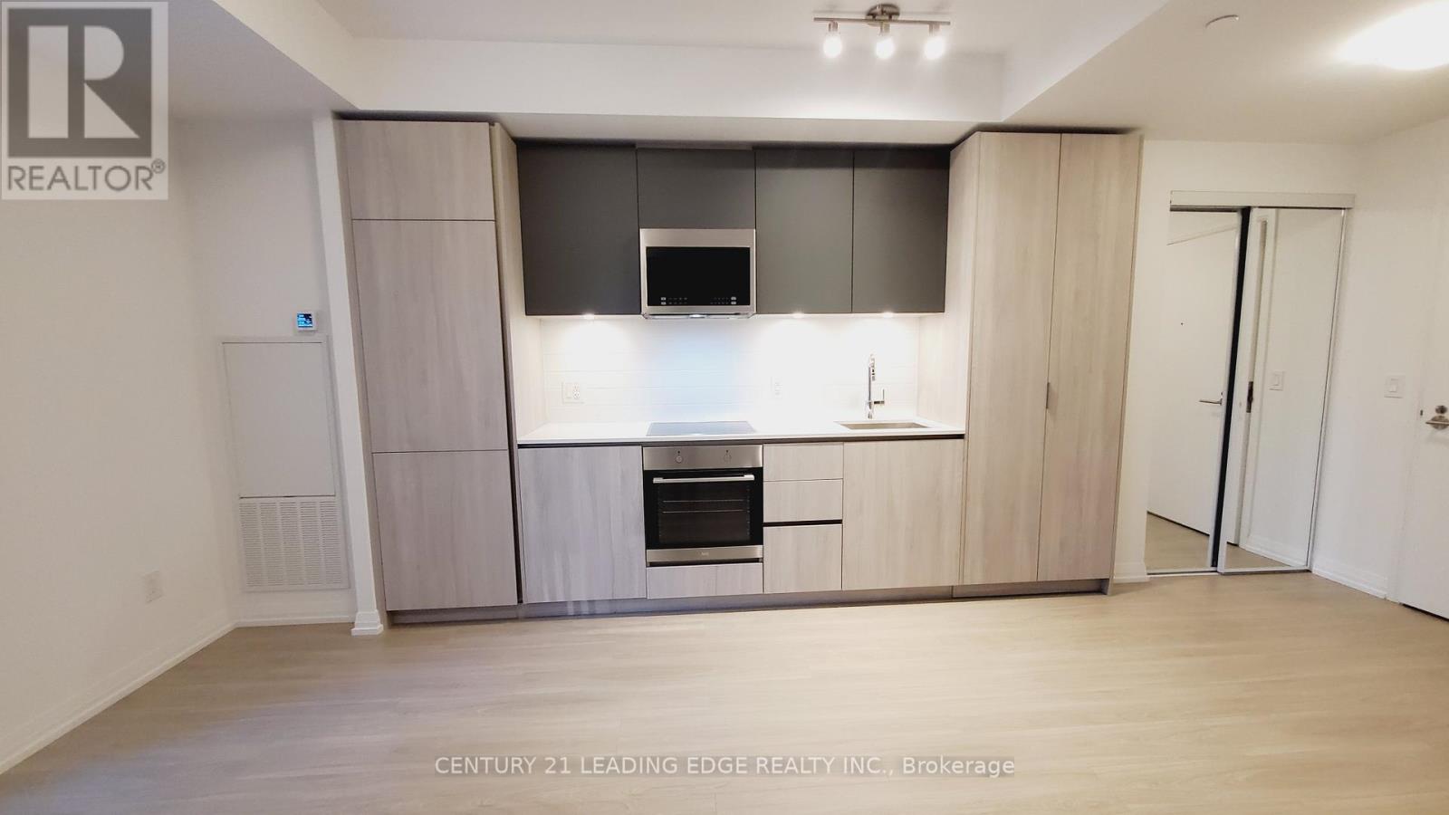 706 - 8 Widmer Street, Toronto, Ontario  M5V 0W6 - Photo 15 - C12637770