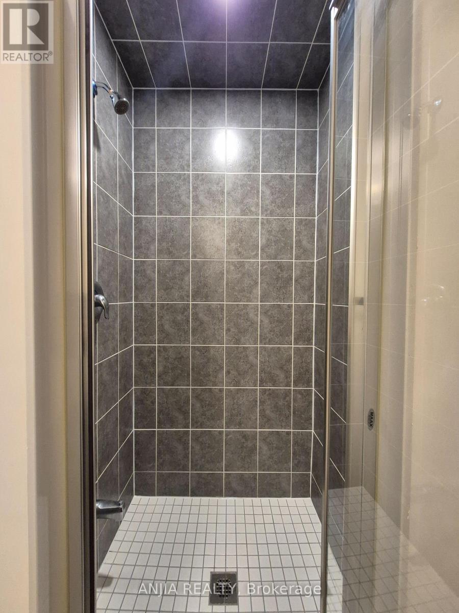 104 Credit Lane, Richmond Hill, Ontario  L4E 1G9 - Photo 35 - N12585528