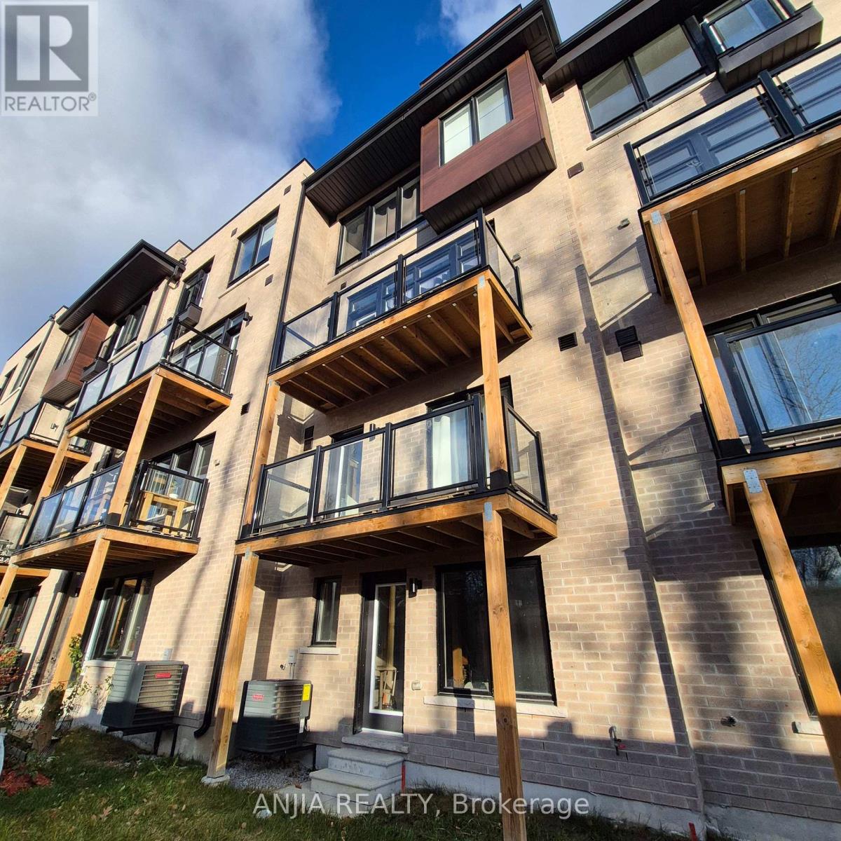 104 Credit Lane, Richmond Hill, Ontario  L4E 1G9 - Photo 41 - N12585528