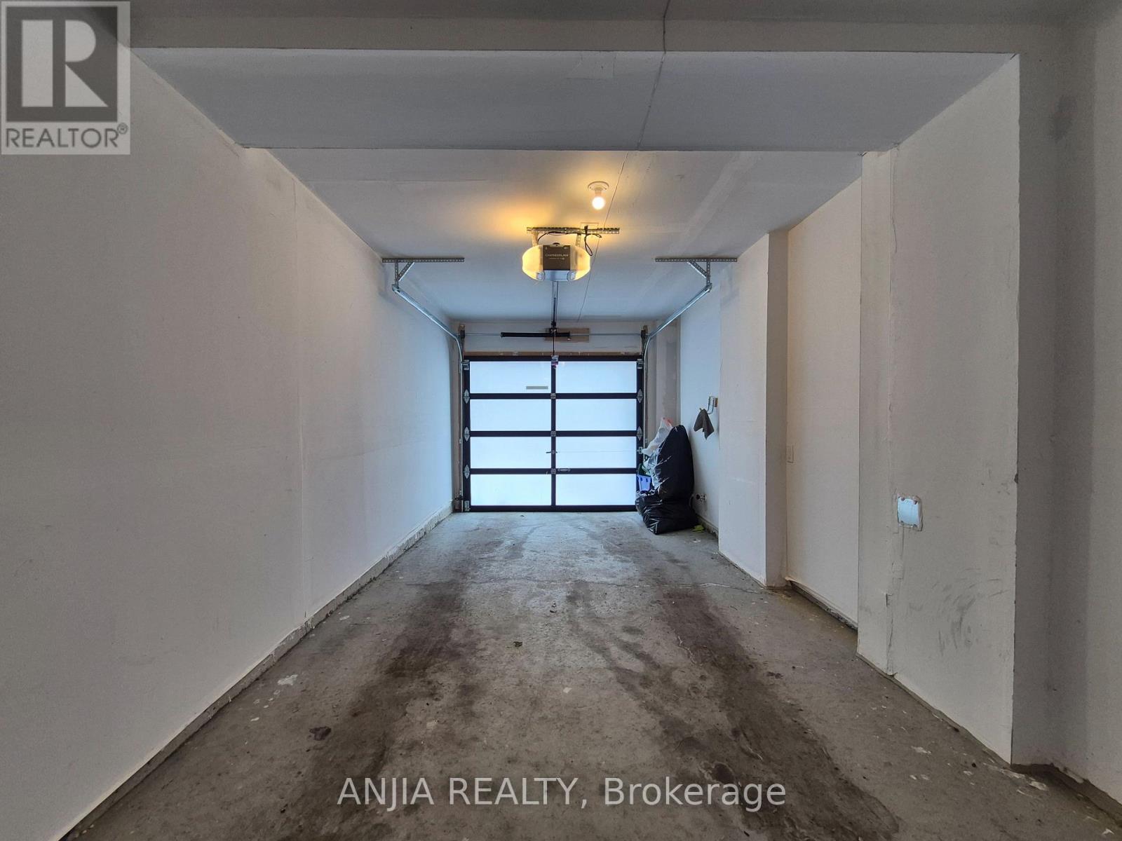 104 Credit Lane, Richmond Hill, Ontario  L4E 1G9 - Photo 6 - N12585528