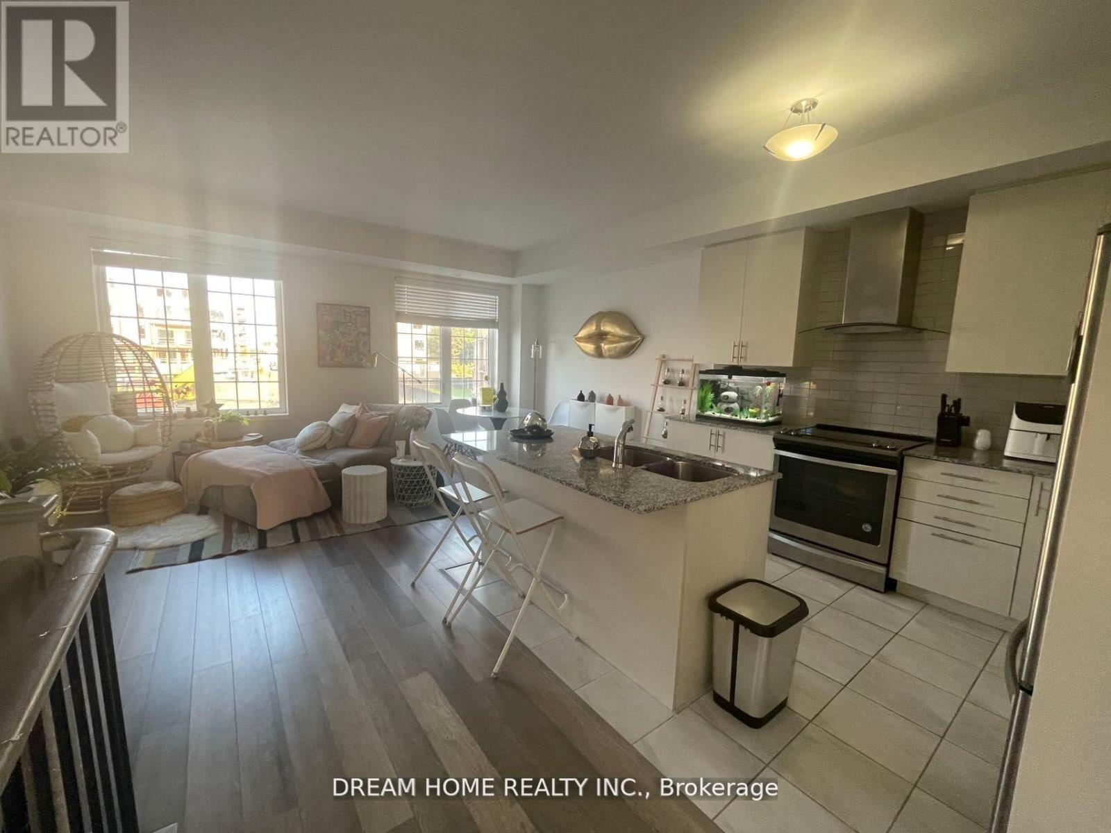 7 Heswall Lane, Newmarket (Glenway Estates), Ontario  L3Y 0E1 - Photo 4 - N12615160