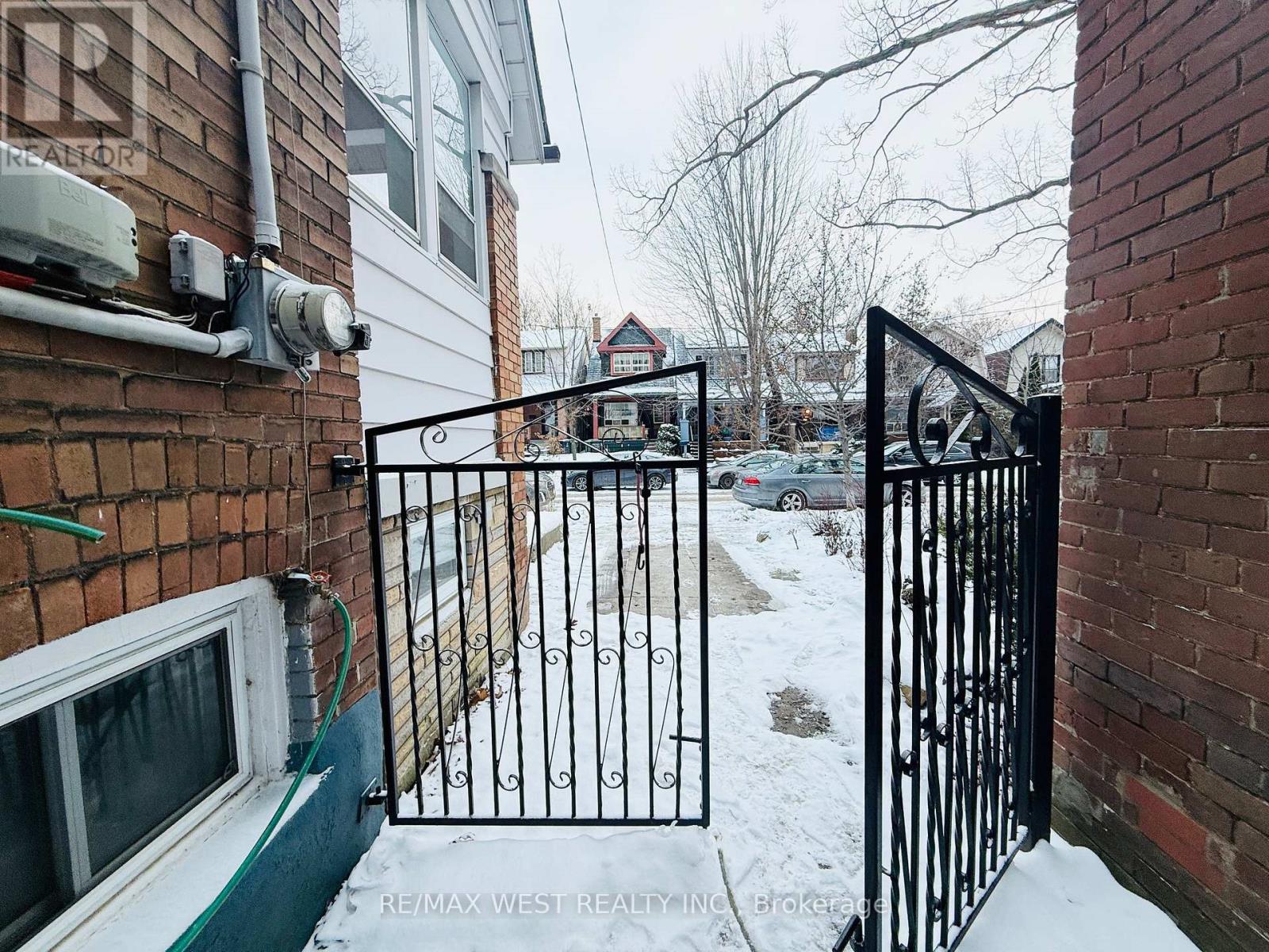 Main & 2nd - 15 Keystone Avenue, Toronto, Ontario  M4C 1G9 - Photo 30 - E12637778