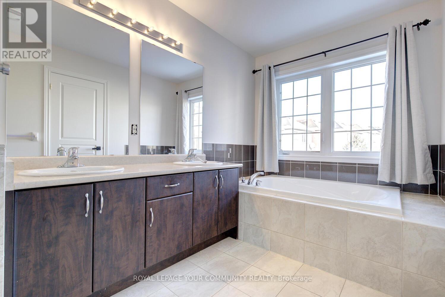 110 Chayna Crescent, Vaughan (Patterson), Ontario  L6A 0N1 - Photo 23 - N12637780