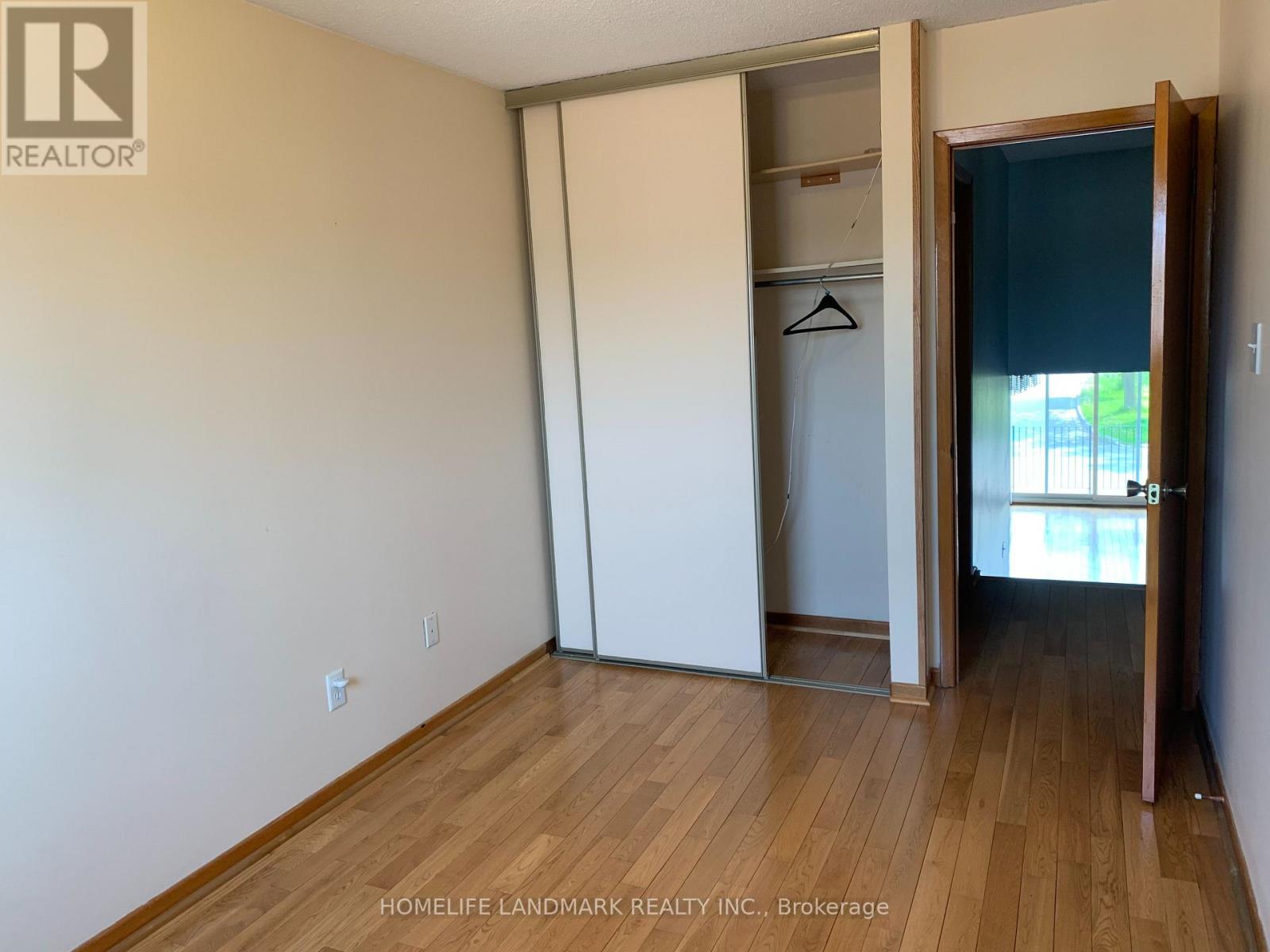 Upper - 96 Bay Hill Drive E, Vaughan (Glen Shields), Ontario  L4K 1G9 - Photo 11 - N12637782