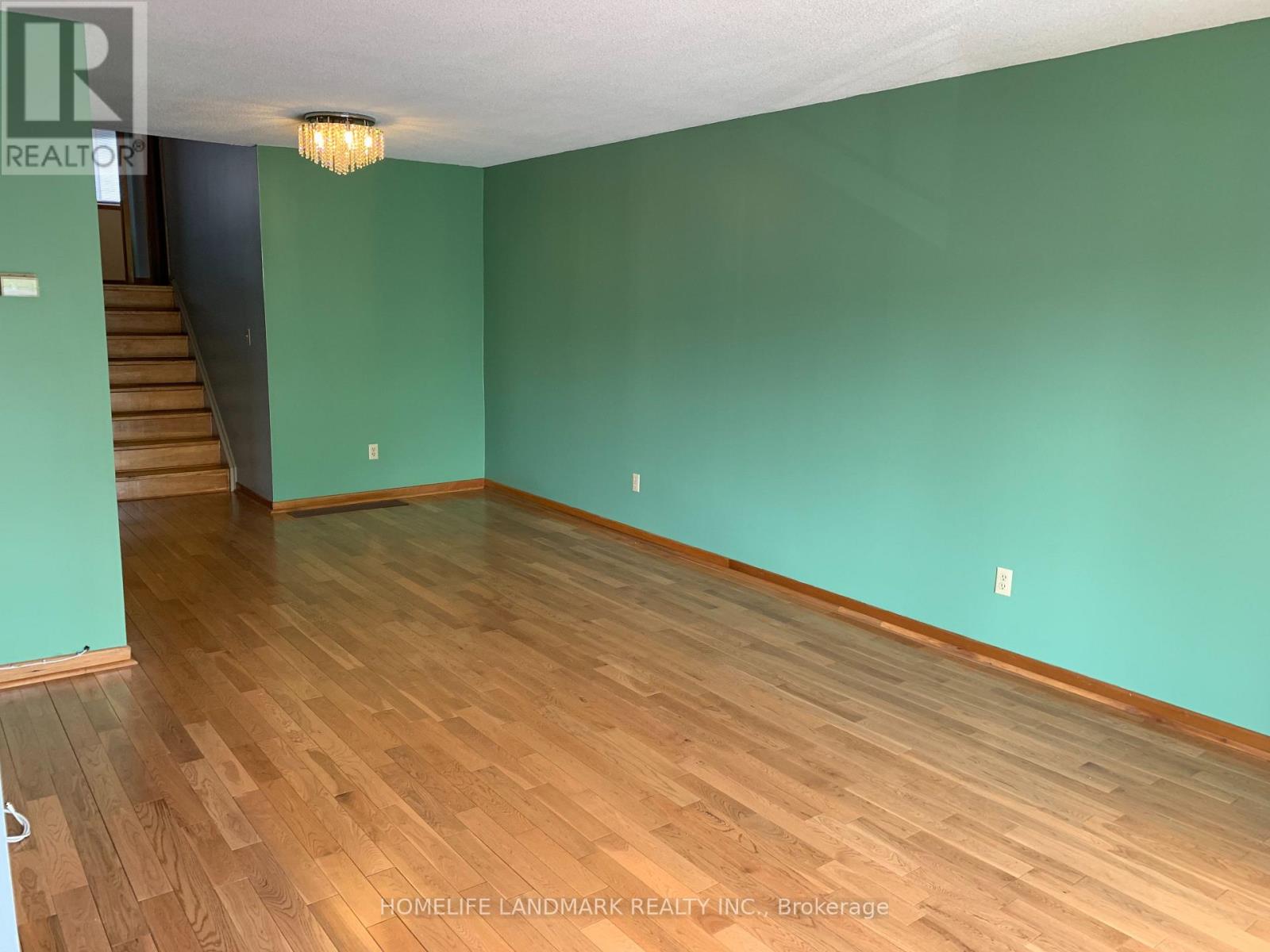 Upper - 96 Bay Hill Drive E, Vaughan (Glen Shields), Ontario  L4K 1G9 - Photo 3 - N12637782