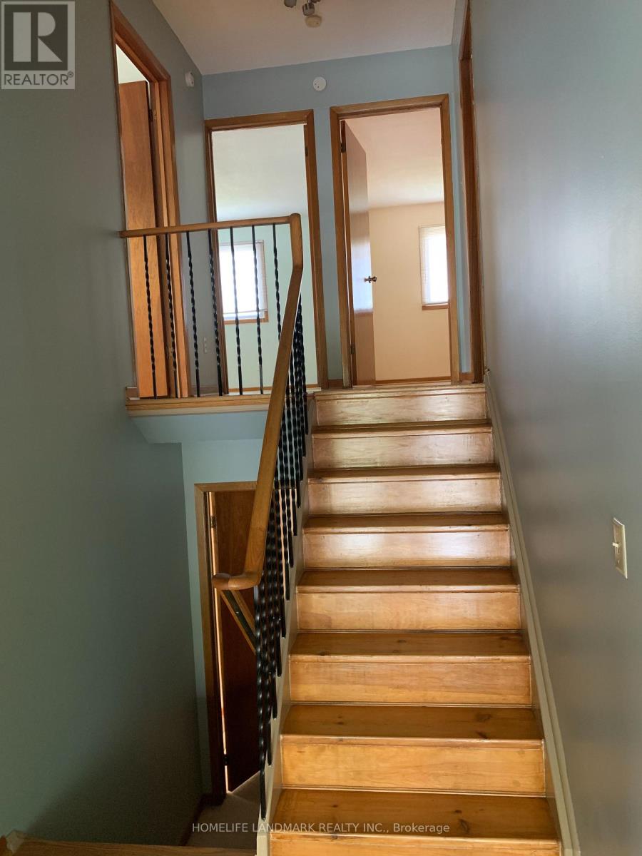 Upper - 96 Bay Hill Drive E, Vaughan (Glen Shields), Ontario  L4K 1G9 - Photo 7 - N12637782