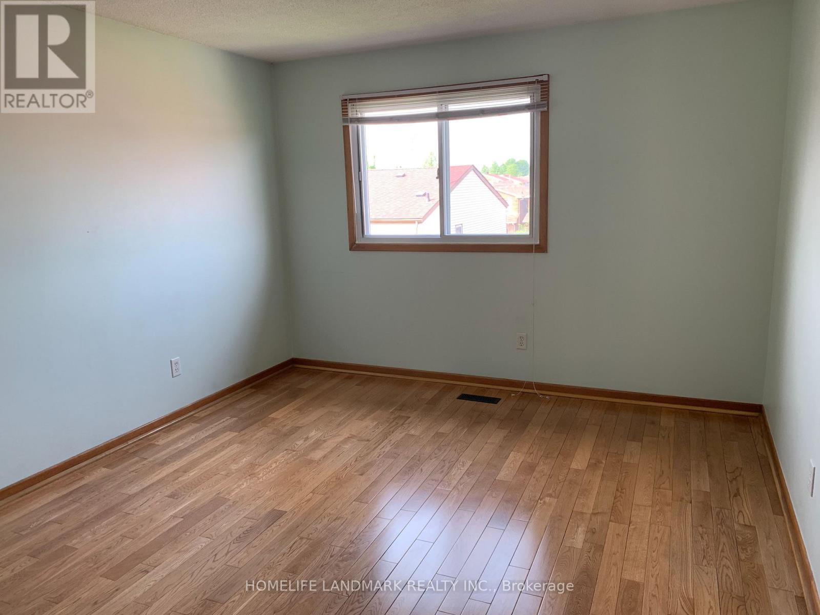 Upper - 96 Bay Hill Drive E, Vaughan (Glen Shields), Ontario  L4K 1G9 - Photo 8 - N12637782