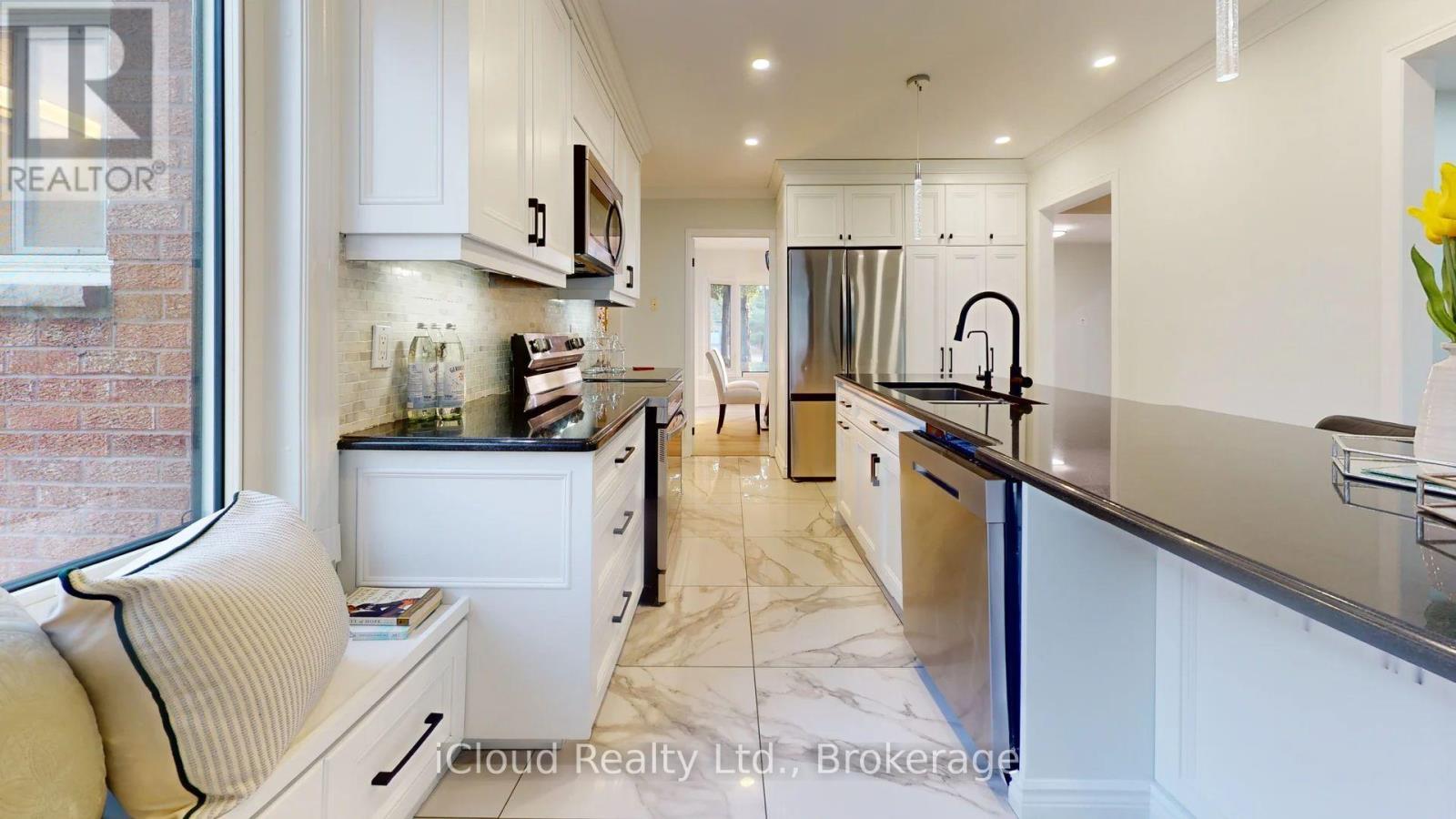 27 Briarwood Drive, Caledon, Ontario  L7K 0N1 - Photo 4 - W12637774