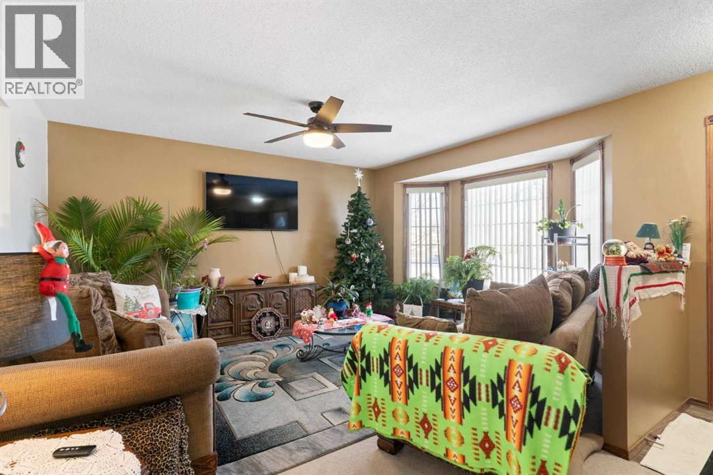 18 Greenview Crescent, Strathmore, Alberta  T1P 1L2 - Photo 3 - A2274627