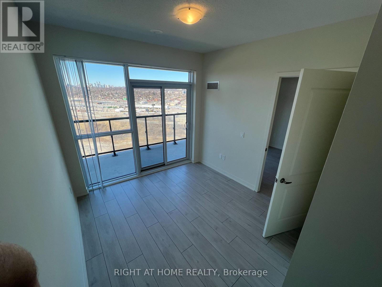 2109 - 38 Annie Craig Drive, Toronto (Mimico), Ontario  M8V 0A8 - Photo 4 - W12637796