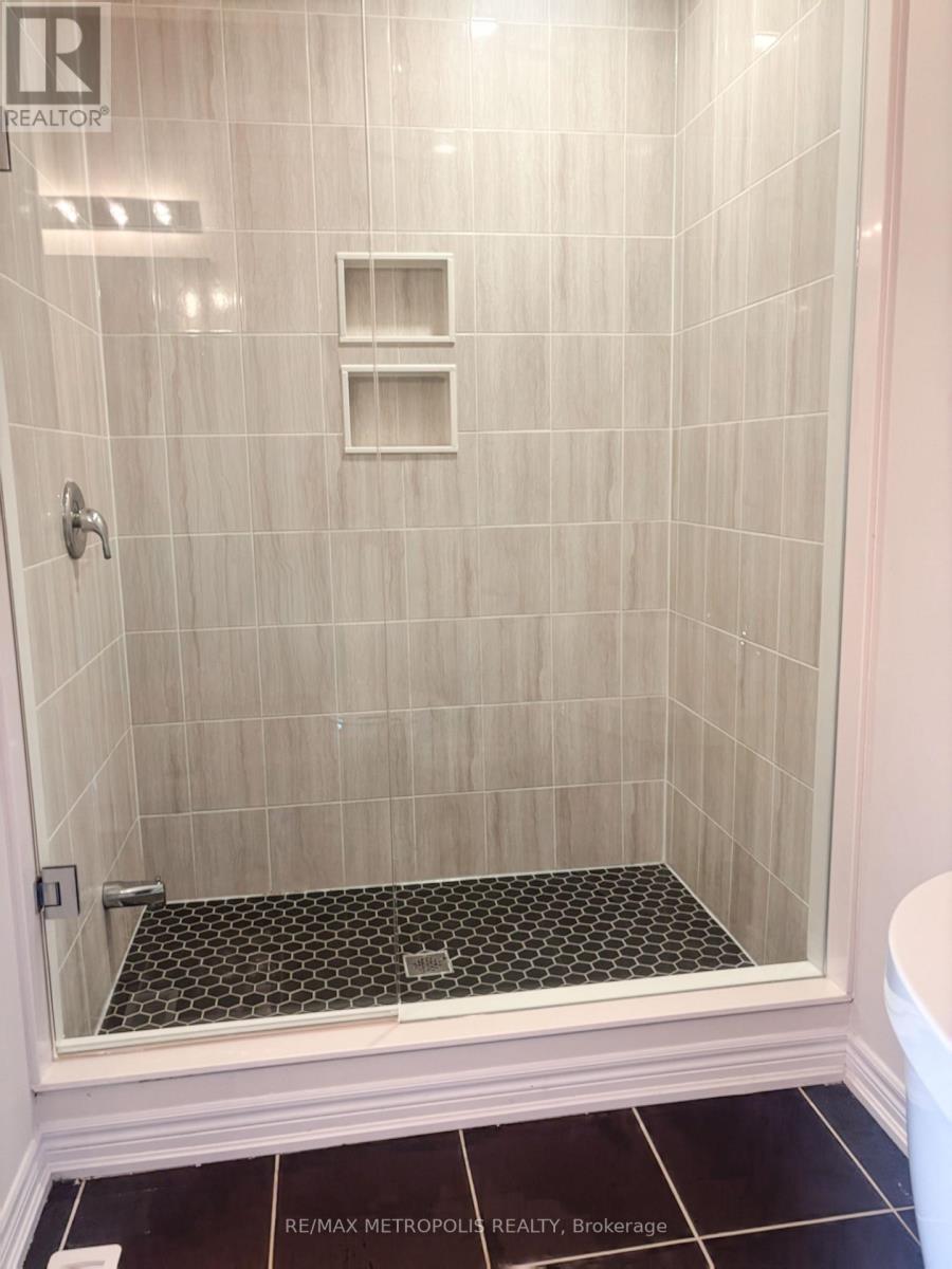 565 Barons Street, Vaughan, Ontario  L4H 5C3 - Photo 13 - N12537726