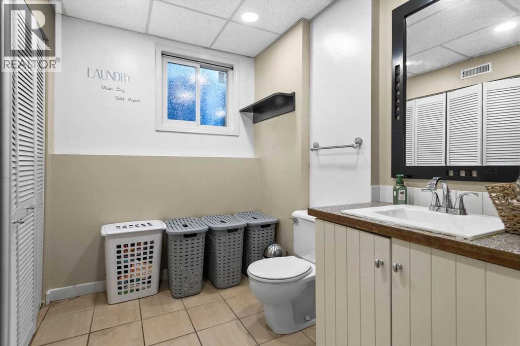 107 Woodford Crescent Sw, Calgary, Alberta  T2W 4C6 - Photo 33 - A2271657