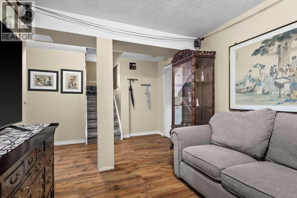 107 Woodford Crescent Sw, Calgary, Alberta  T2W 4C6 - Photo 36 - A2271657