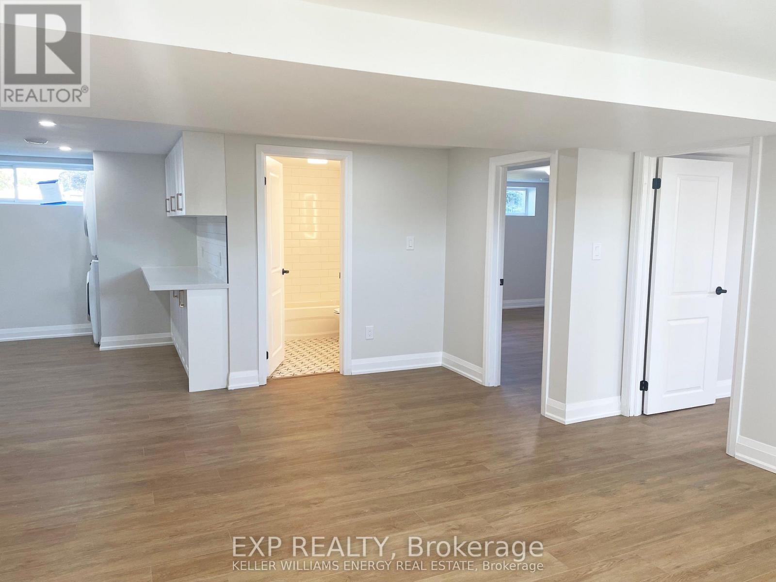 Lower - 533 Carman Court, Oshawa, Ontario  L1H 6K5 - Photo 5 - E12637824